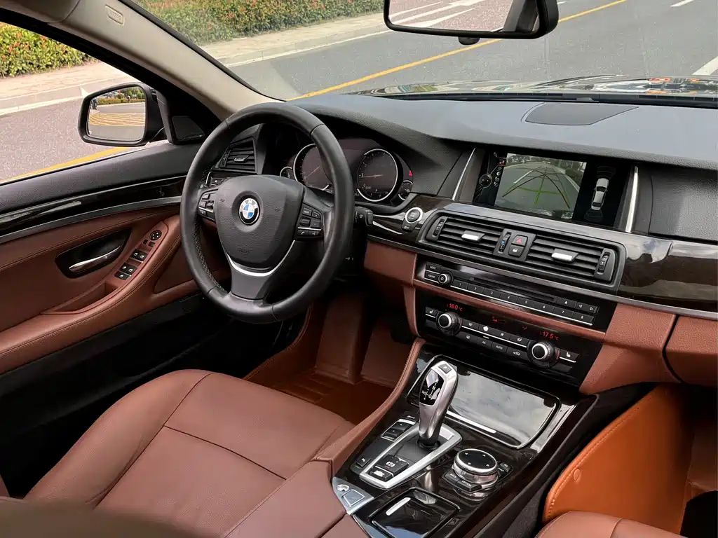 BMW 5 Series — миниатюра 17