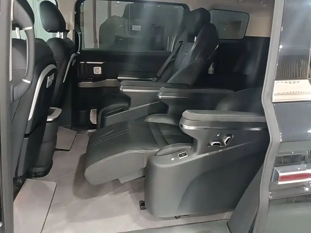 Hongqi Hongqi HQ9 PHEV — миниатюра 17