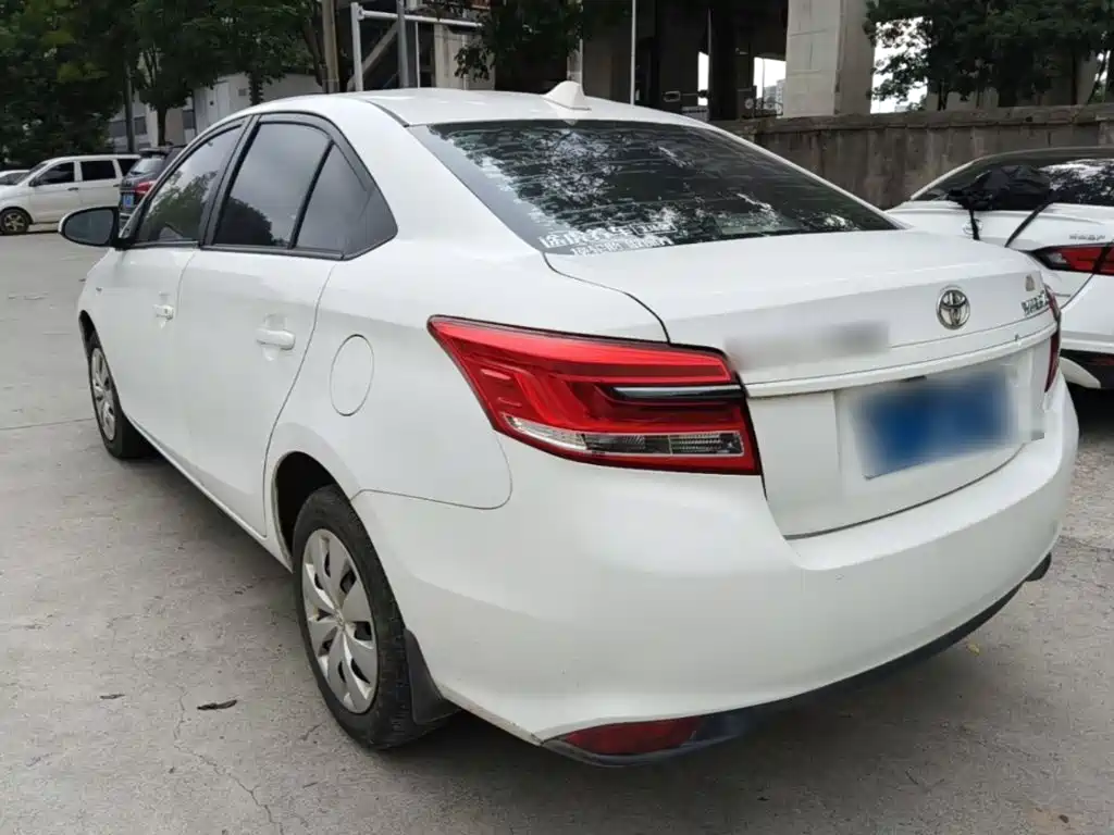 Toyota Yaris L — миниатюра 5