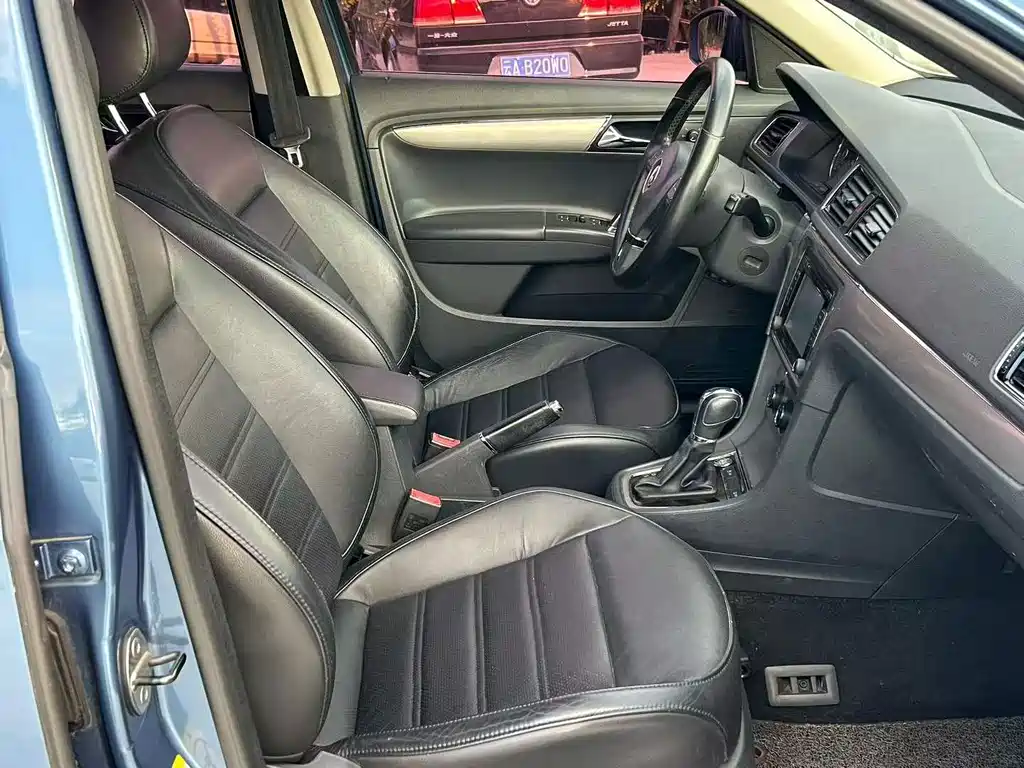 Volkswagen Lavida — миниатюра 7