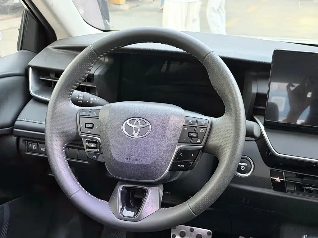 Toyota Camry — миниатюра 6