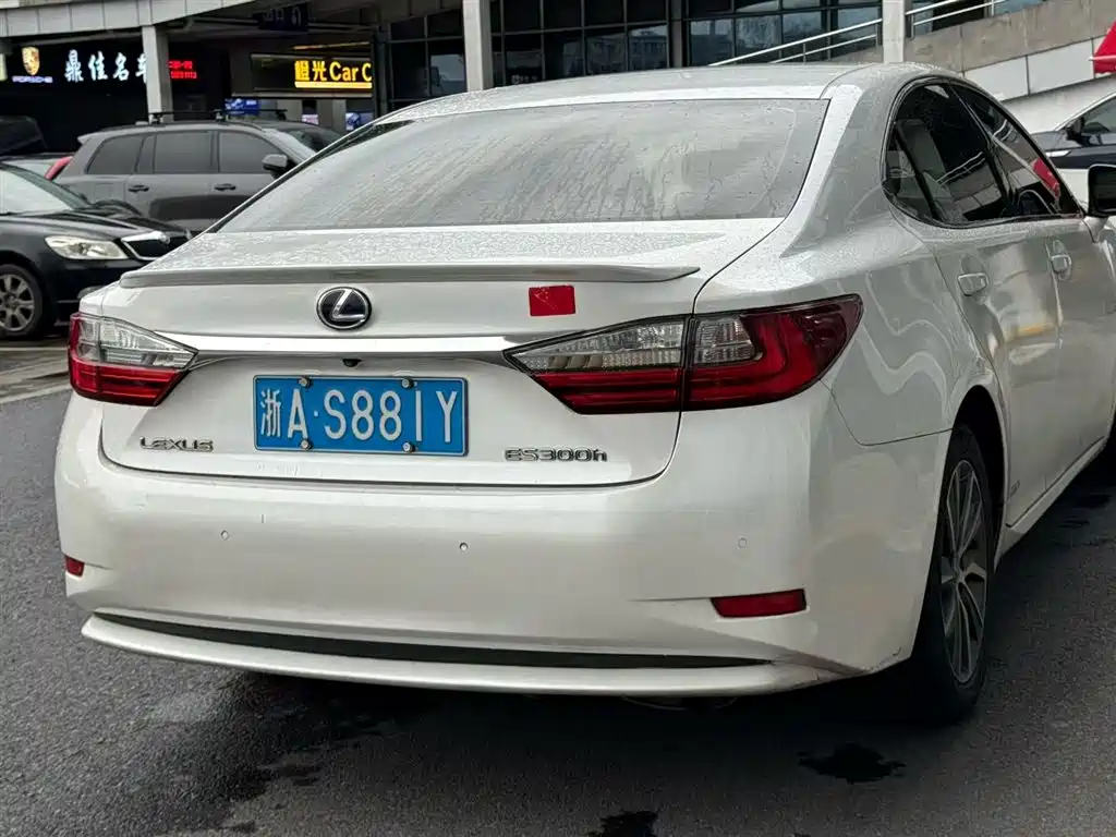 Lexus ES 2015 300h Luxury