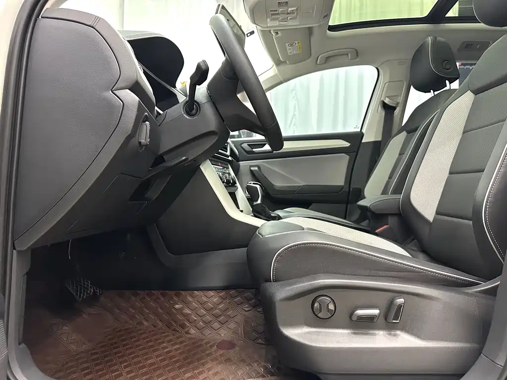Volkswagen T-Roc 2023 280TSI DSG