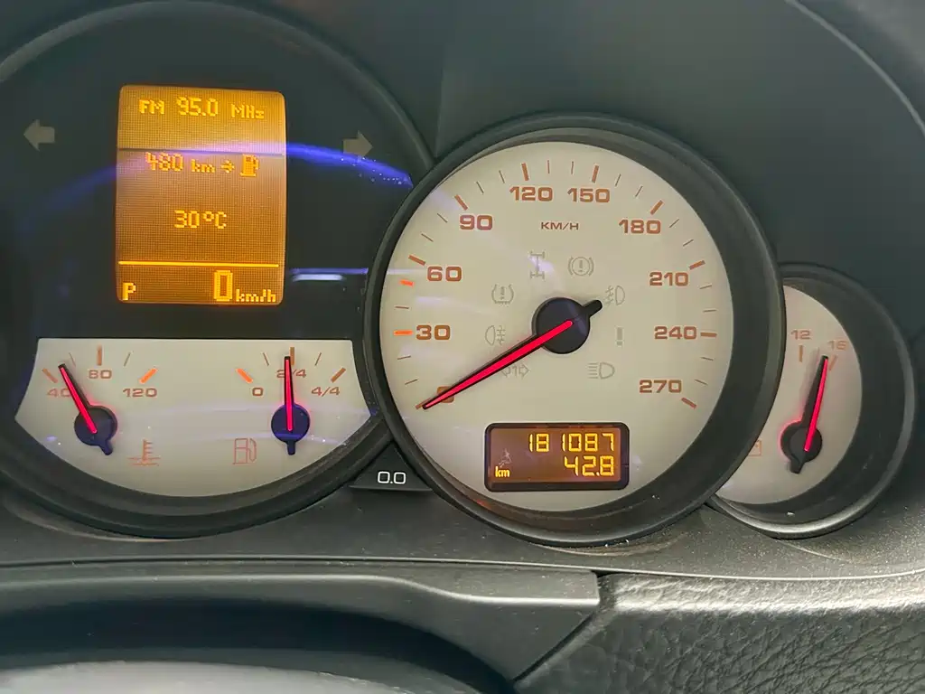 Porsche Cayenne — миниатюра 14