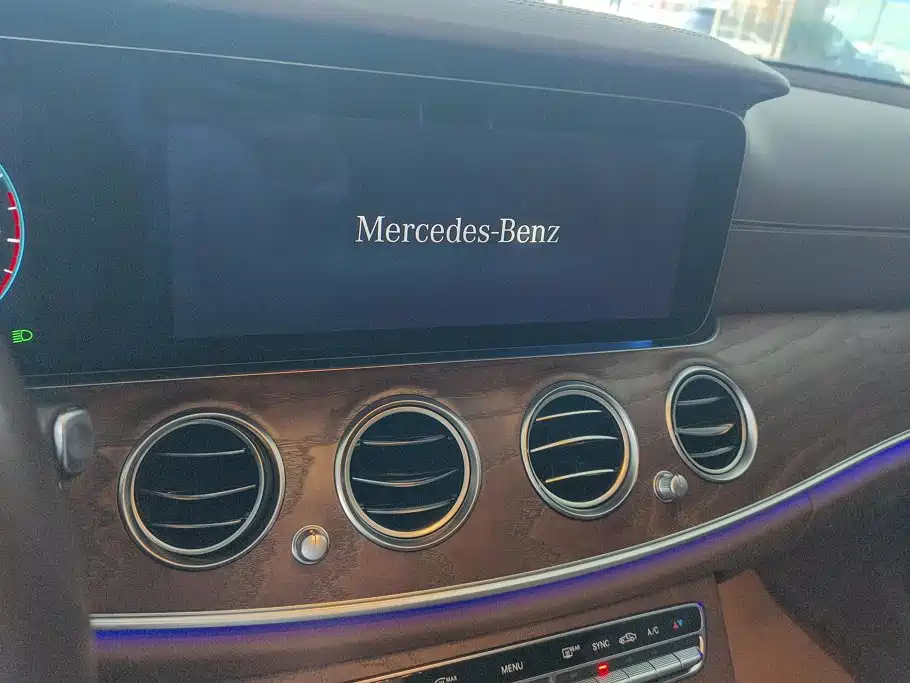 Mercedes-Benz E-Class — миниатюра 13