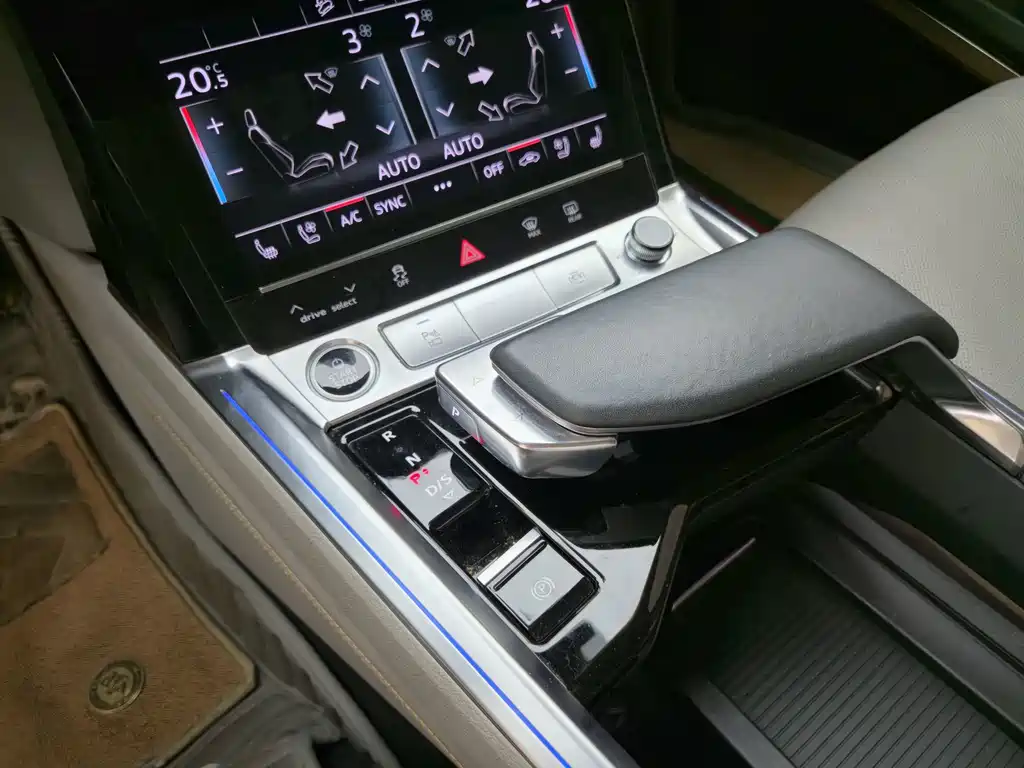 Audi e-tron (Import) — миниатюра 14
