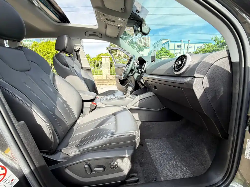 Audi Q2L 2022 35 TFSI Fashion