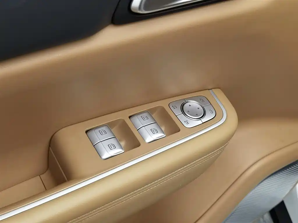 Li Auto ONE 2020 6 мест
