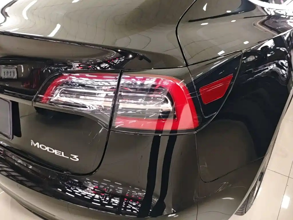 Tesla Model 3 — миниатюра 8