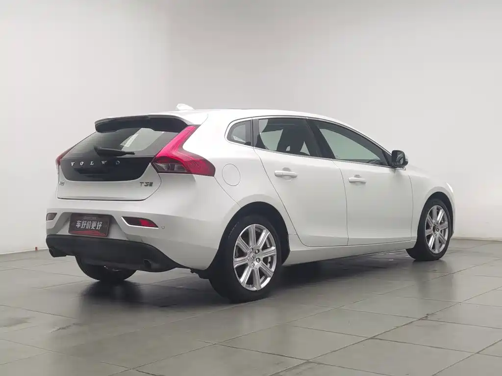 Volvo V40 — миниатюра 2