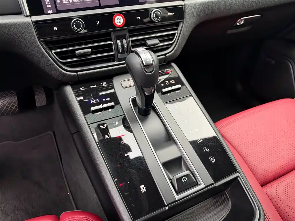 Porsche Macan — миниатюра 12