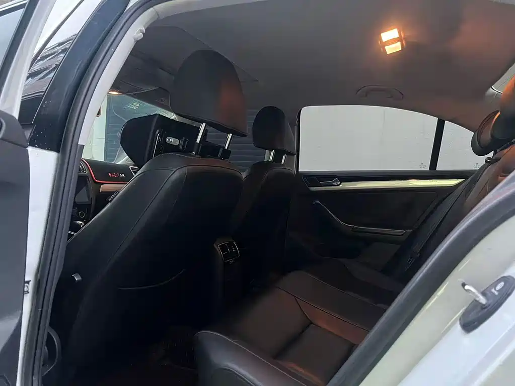 Volkswagen Sagitar — миниатюра 5