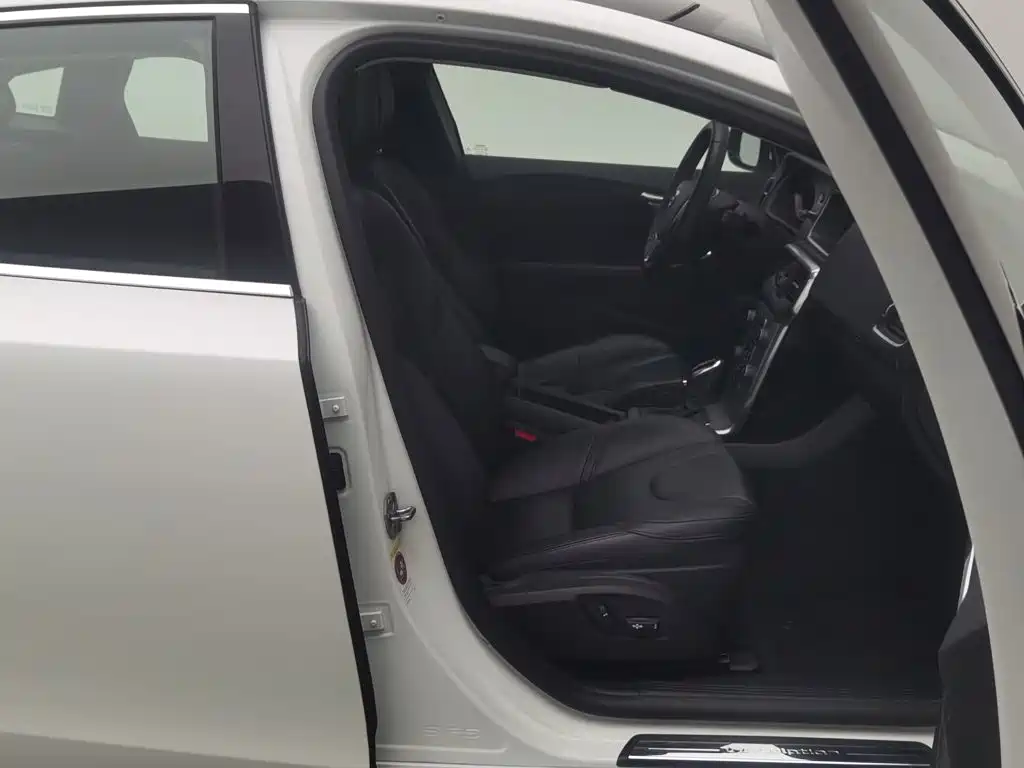 Volvo V40 — миниатюра 23