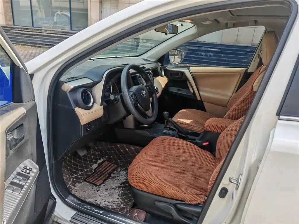 Toyota RAV4 — миниатюра 10