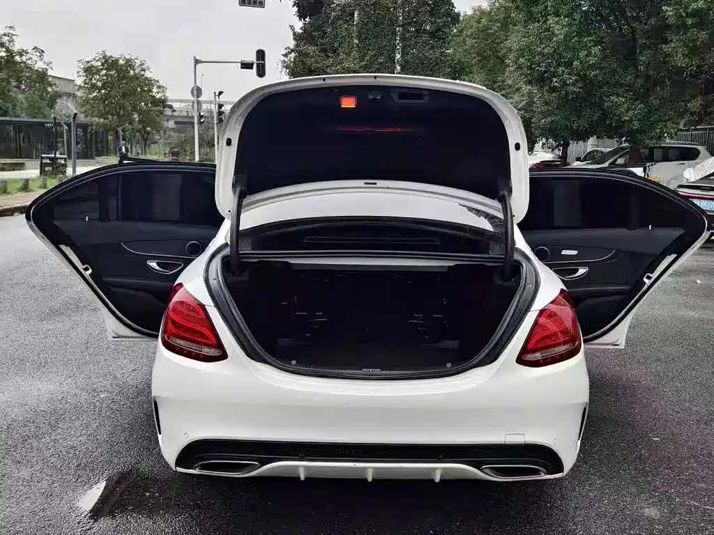 Mercedes-Benz C-Class — миниатюра 7
