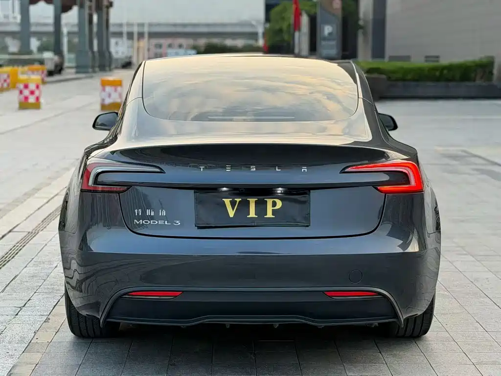 Tesla Model 3 — миниатюра 5
