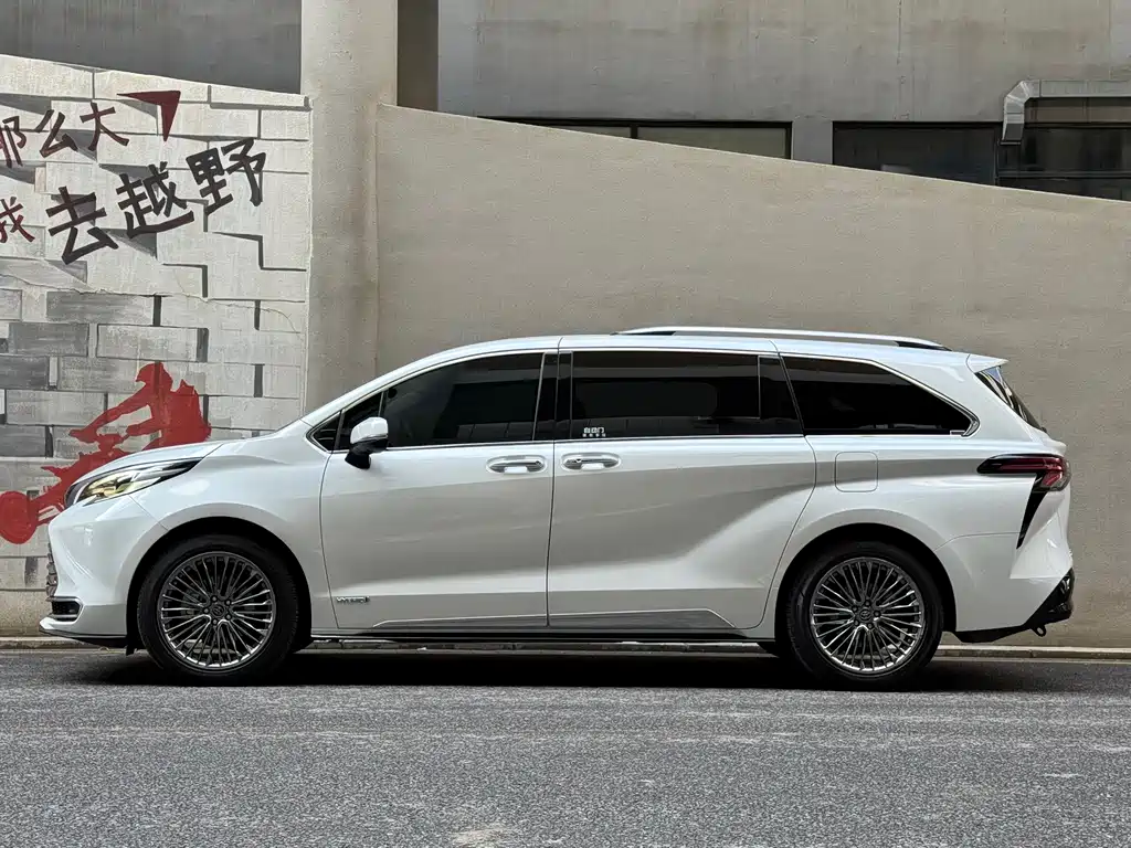 Toyota Sienna — миниатюра 4