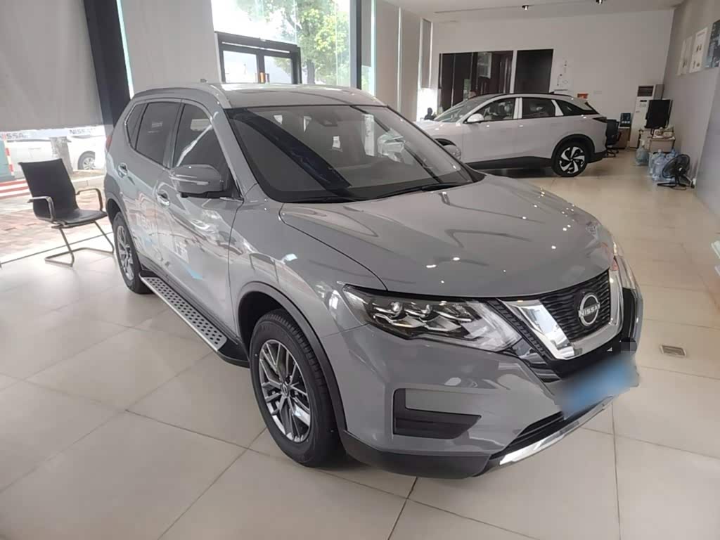 Nissan X-Trail 2.0 л 2025 г. Серебристо-серый, пробег 4600 км