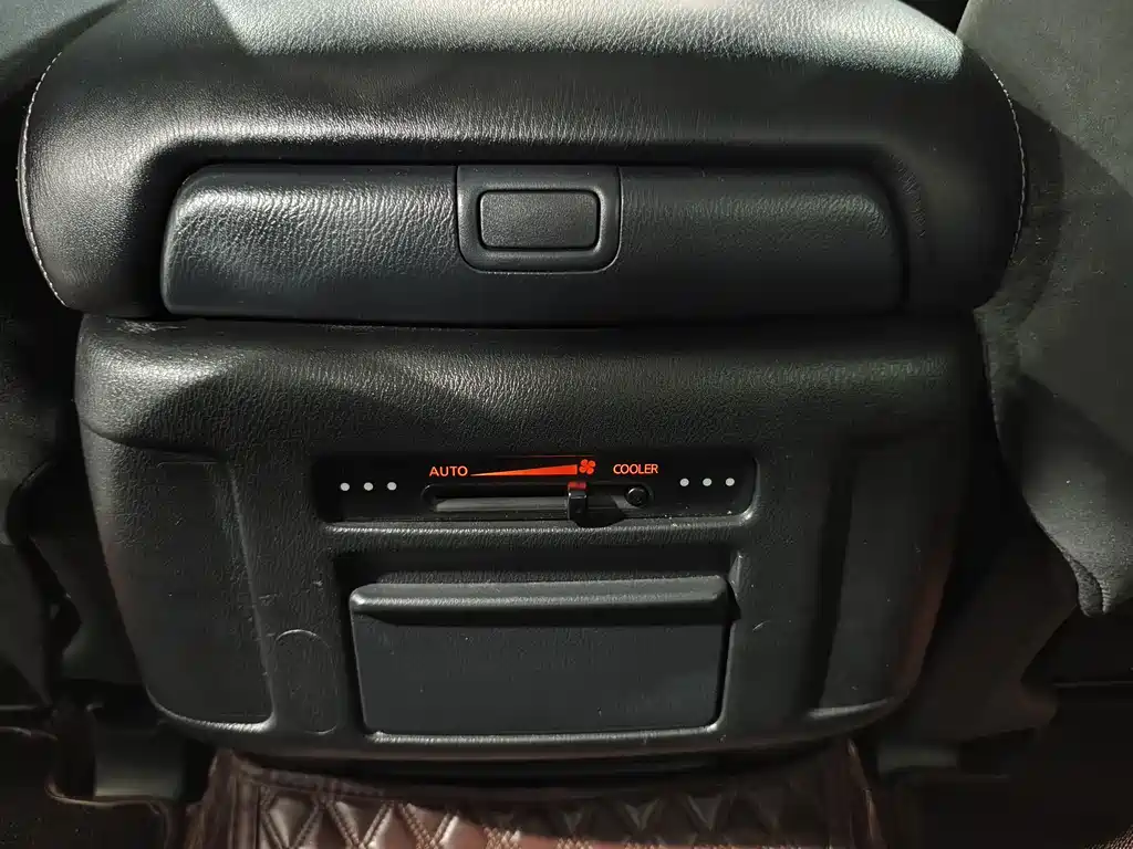 Nissan Patrol — миниатюра 14