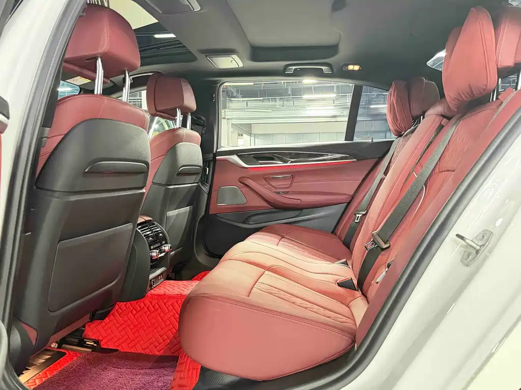 BMW 5 Series — миниатюра 12