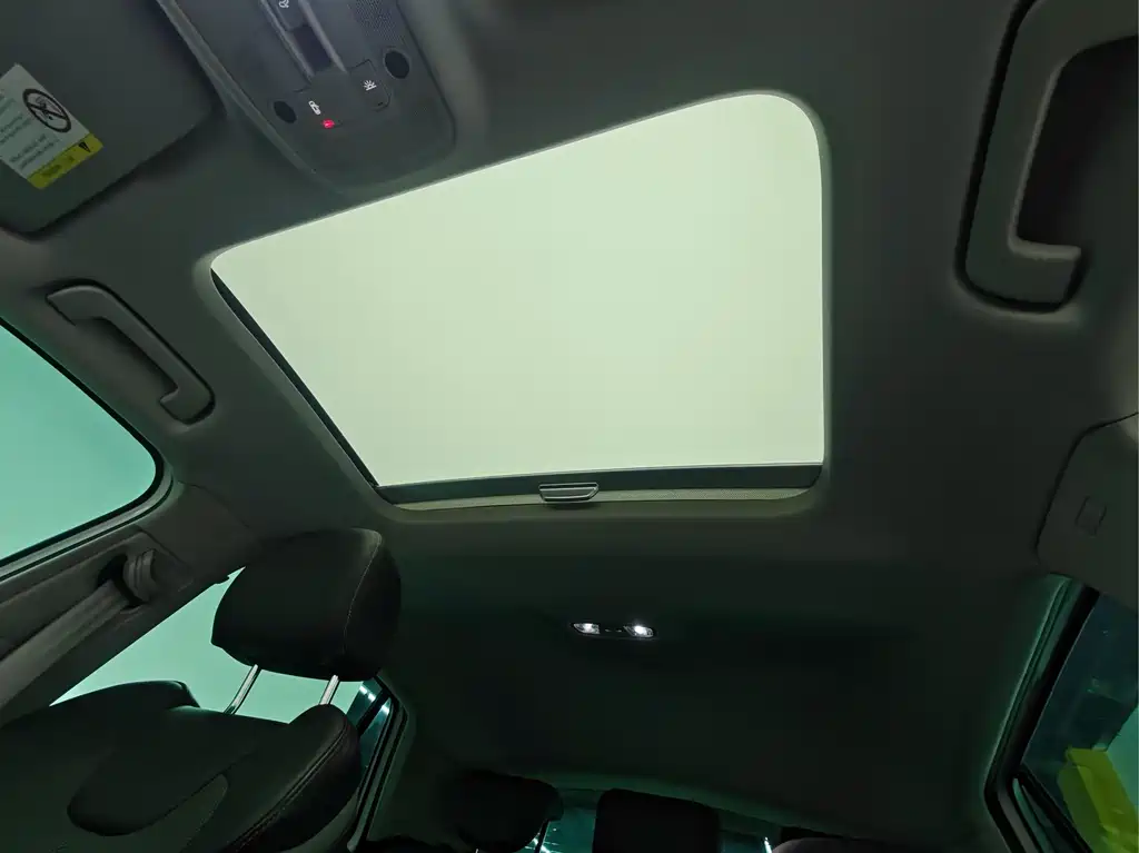 Audi Q2L e-tron — миниатюра 10