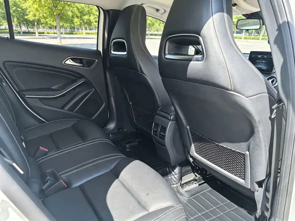 Mercedes-Benz GLA — миниатюра 10