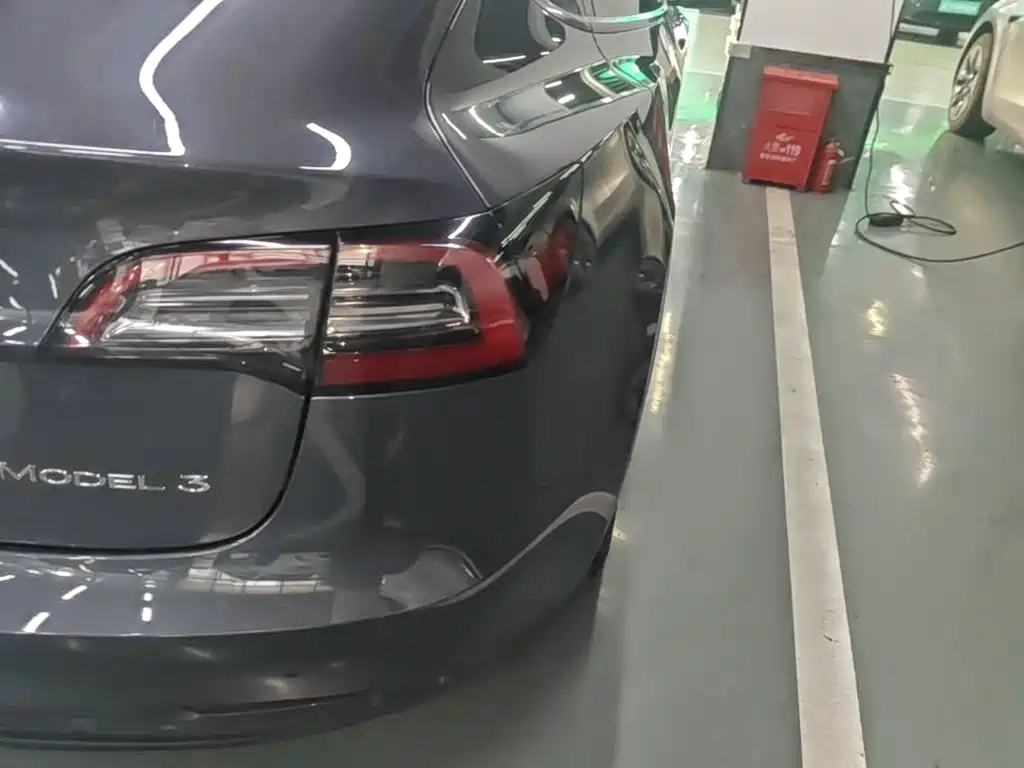 Tesla Model 3 — миниатюра 8