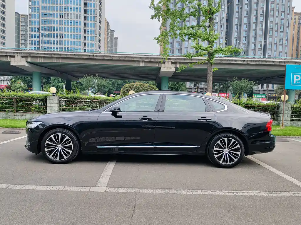Volvo S90 2024 B5 Luxury