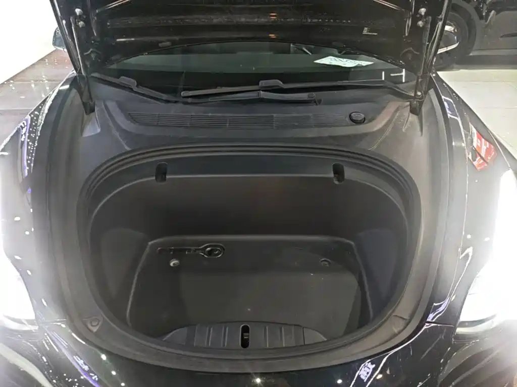 Tesla Model 3 — миниатюра 20