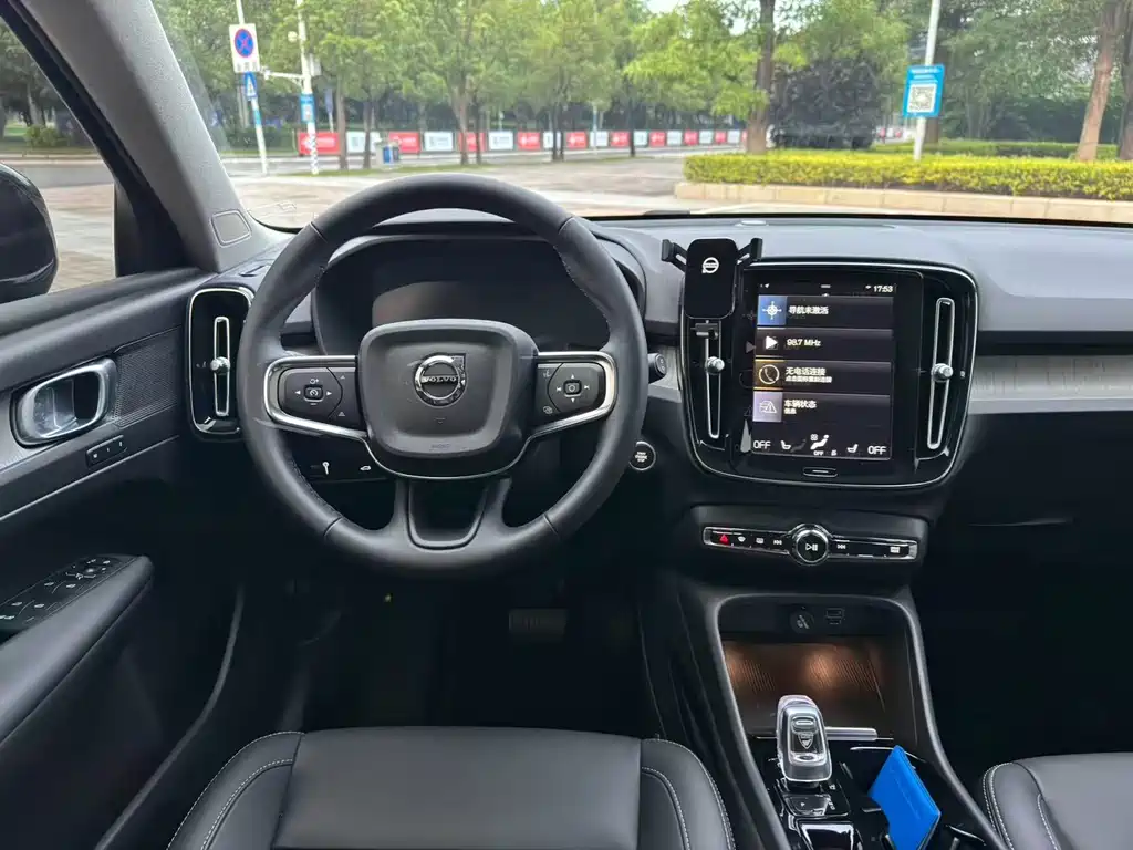 Volvo XC40 — миниатюра 4