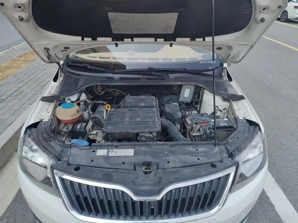 Skoda Rapid Spaceback — миниатюра 11