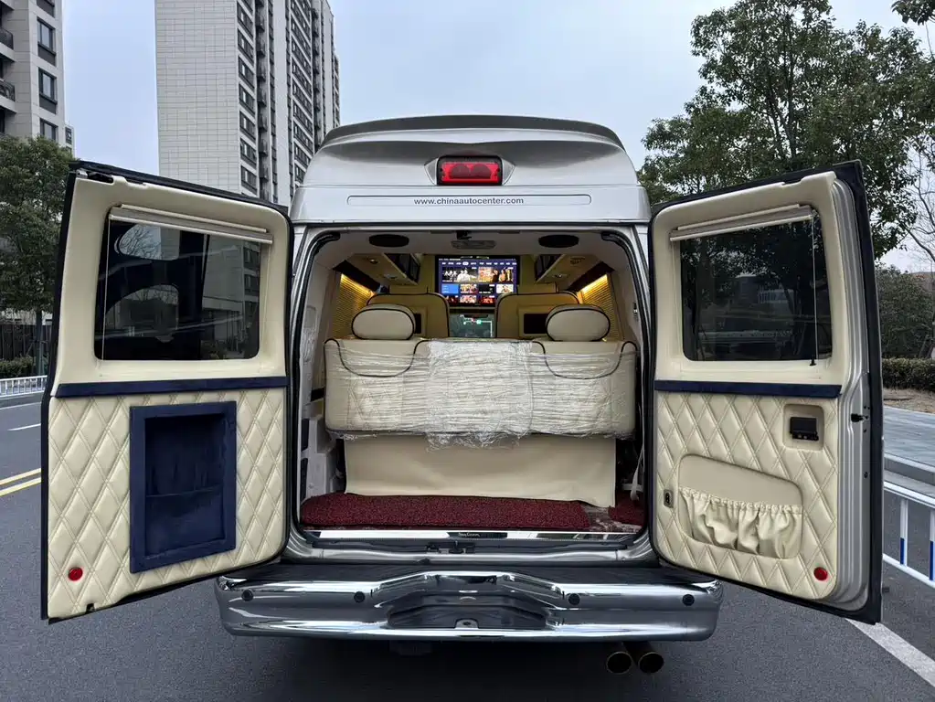 Ford E350 — миниатюра 19