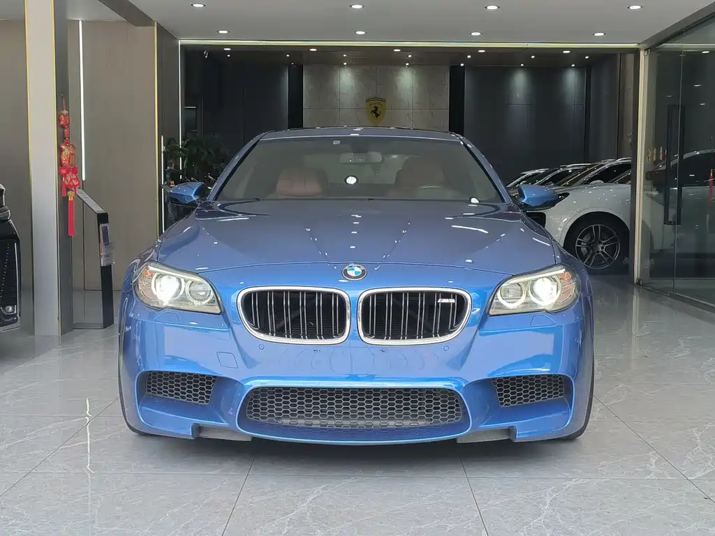 BMW M5 — миниатюра 2
