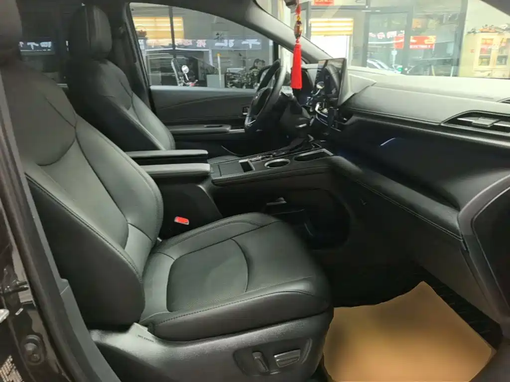 Toyota Sienna — миниатюра 25