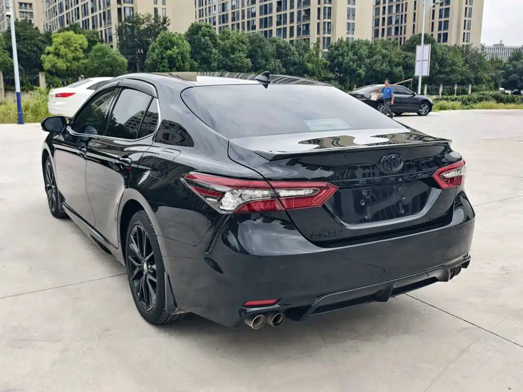 Toyota Camry — миниатюра 5