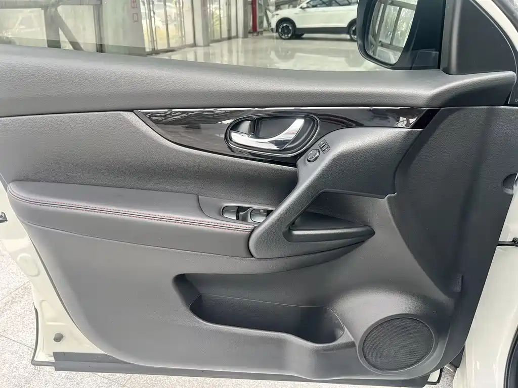 Nissan Qashqai — миниатюра 18