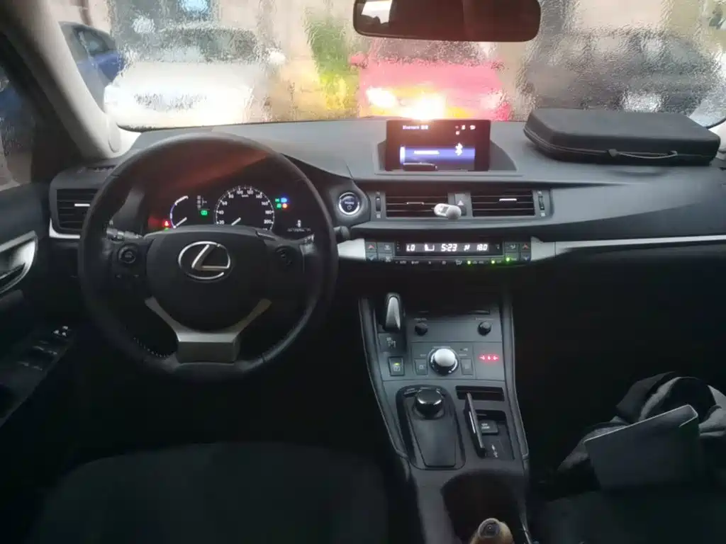 Lexus CT — миниатюра 6
