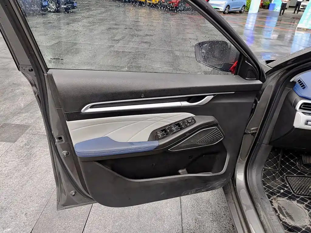 Geely Emgrand — миниатюра 6