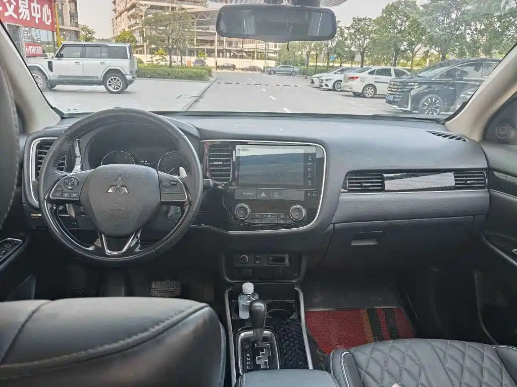 Mitsubishi Outlander — миниатюра 7