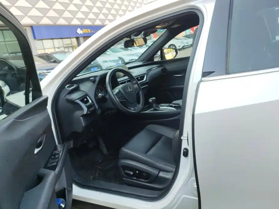 Lexus UX — миниатюра 9