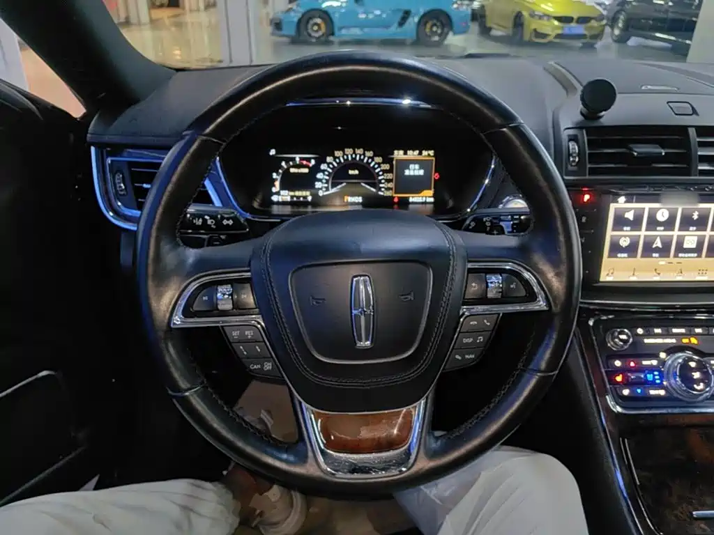 Lincoln Continental — миниатюра 11