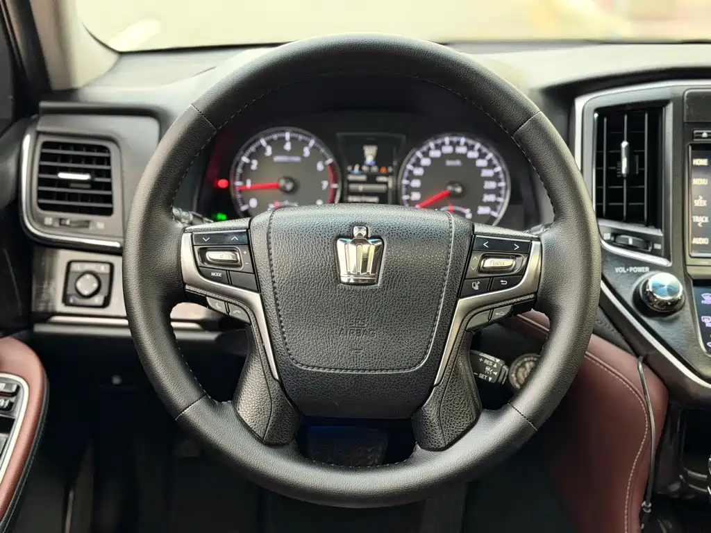 Toyota Crown — миниатюра 12