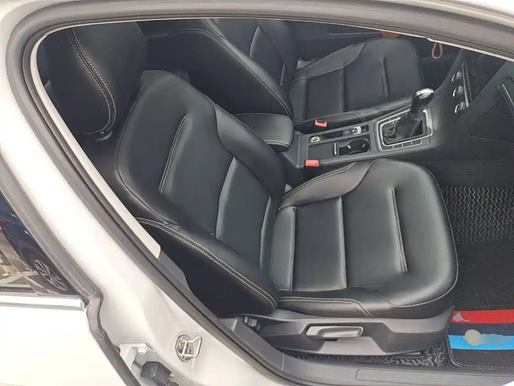 Volkswagen Golf — миниатюра 25