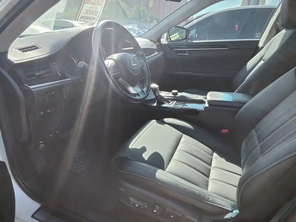 Lexus ES — миниатюра 6