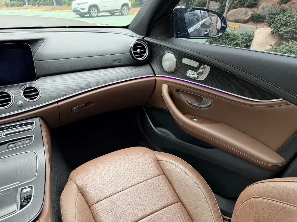 Mercedes-Benz E-Class — миниатюра 8