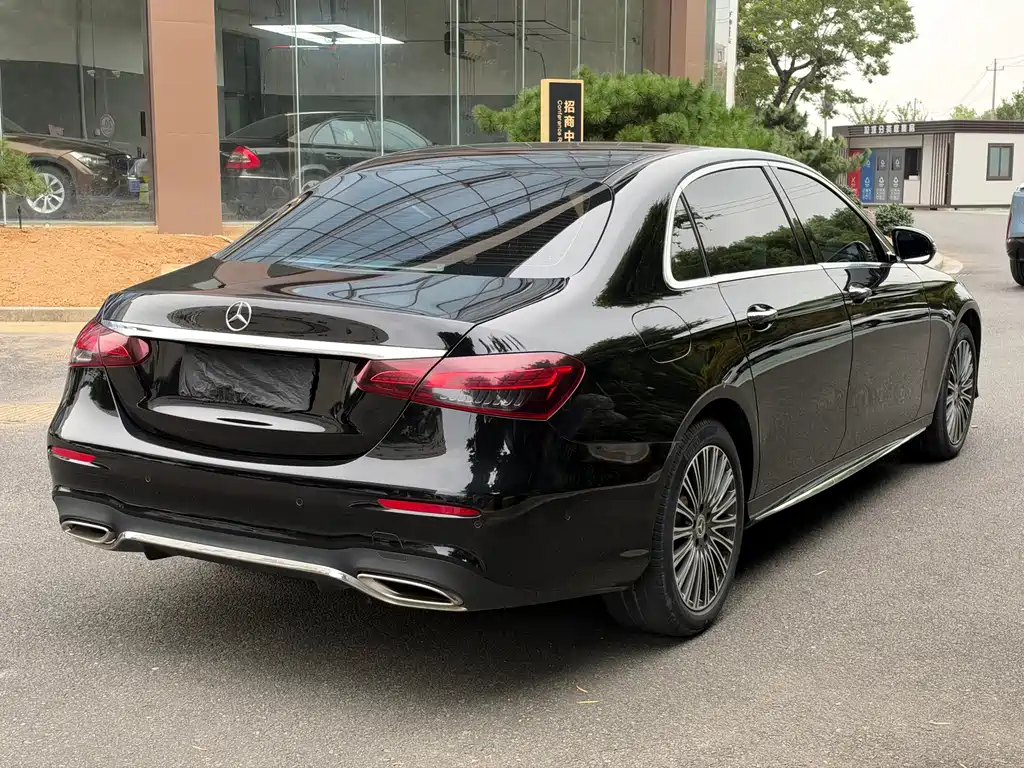 Mercedes-Benz E-Class — миниатюра 16