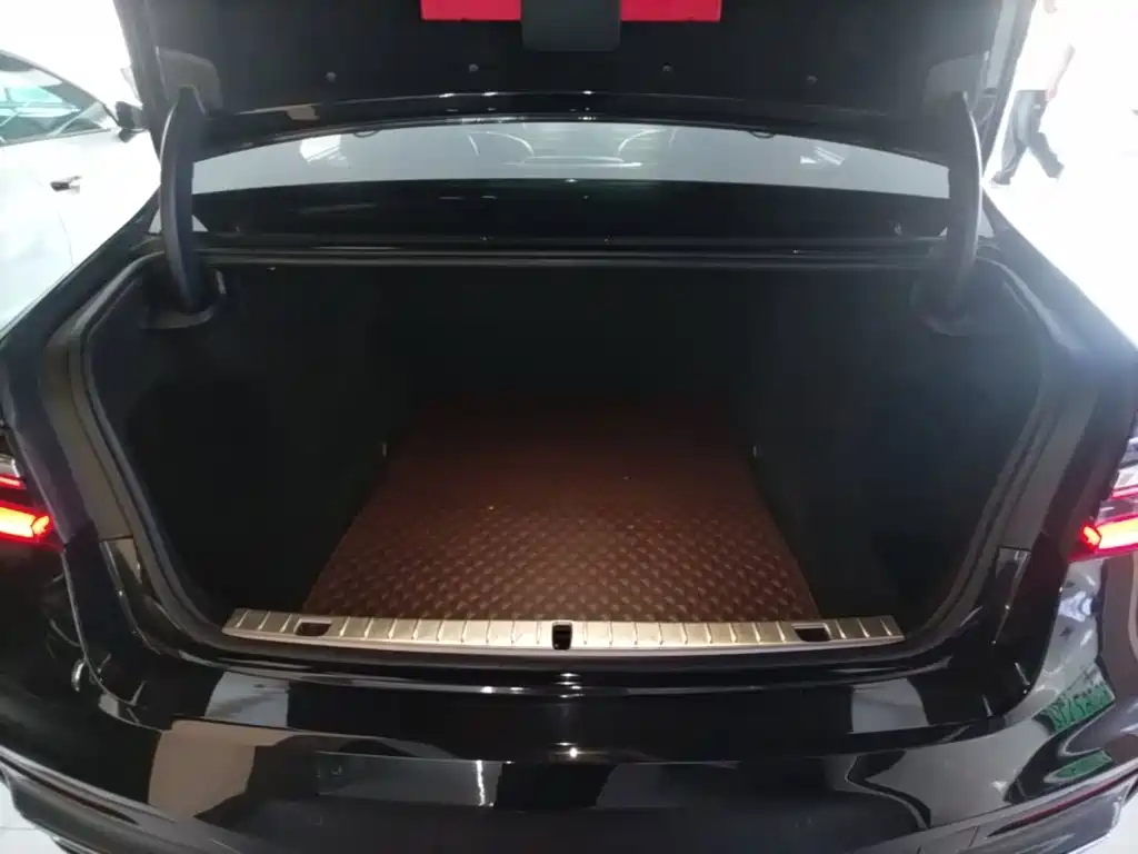 BMW 7 Series — миниатюра 19