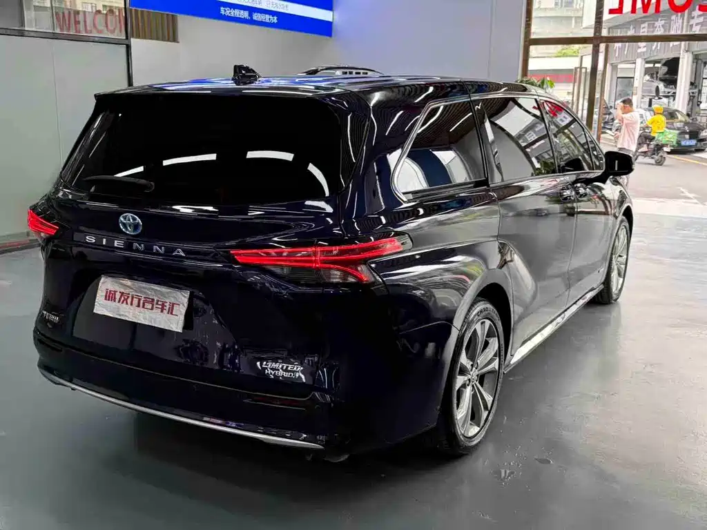 Toyota Sienna — миниатюра 9