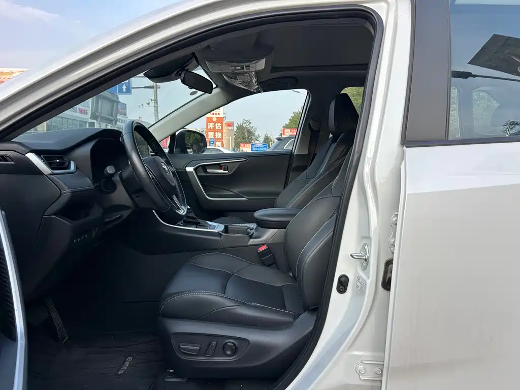 Toyota Wildlander 2023 2.0L CVT Luxury PLUS