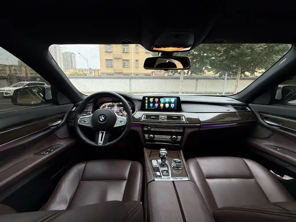 BMW 7 Series — миниатюра 4